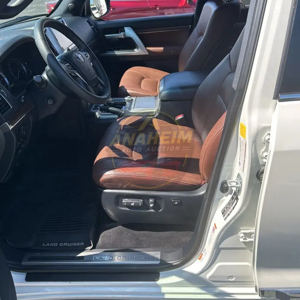 2019 Toyota Land Cruiser Base