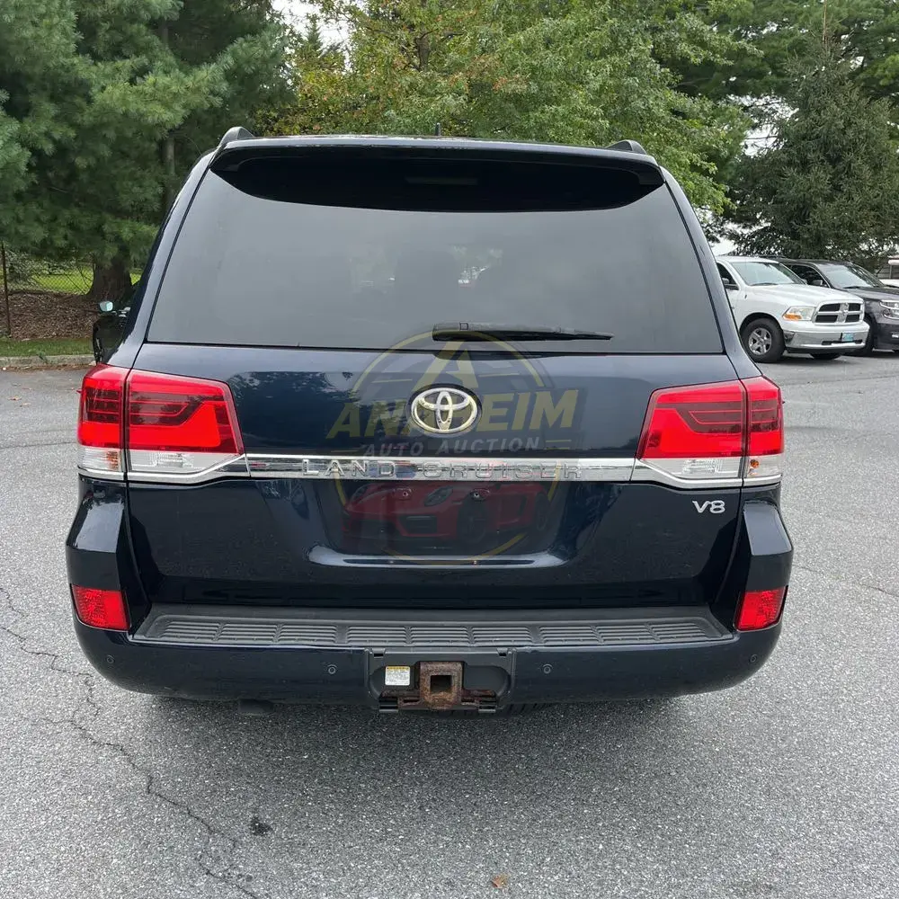 2016 Toyota Land Cruiser Base
