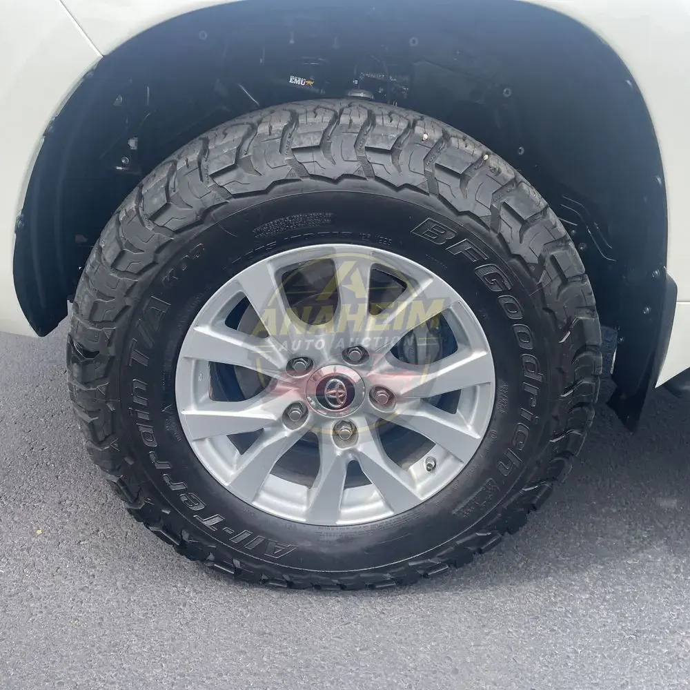 2019 Toyota Land Cruiser Base