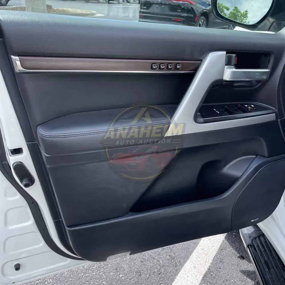 2020 Toyota Land Cruiser Base