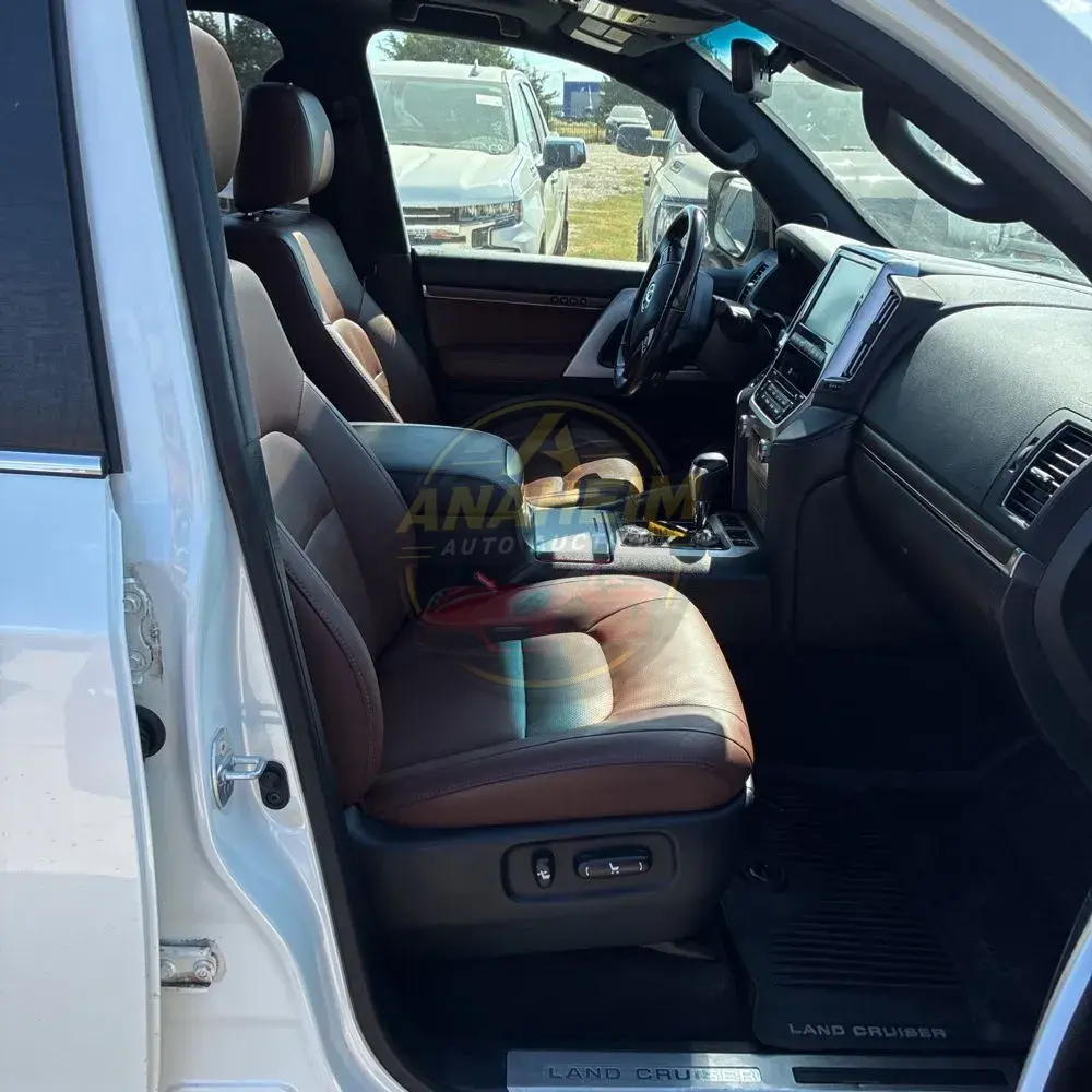 2020 Toyota Land Cruiser Base