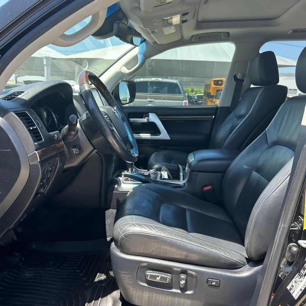2016 Toyota Land Cruiser Base