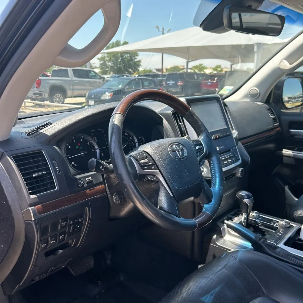 2016 Toyota Land Cruiser Base