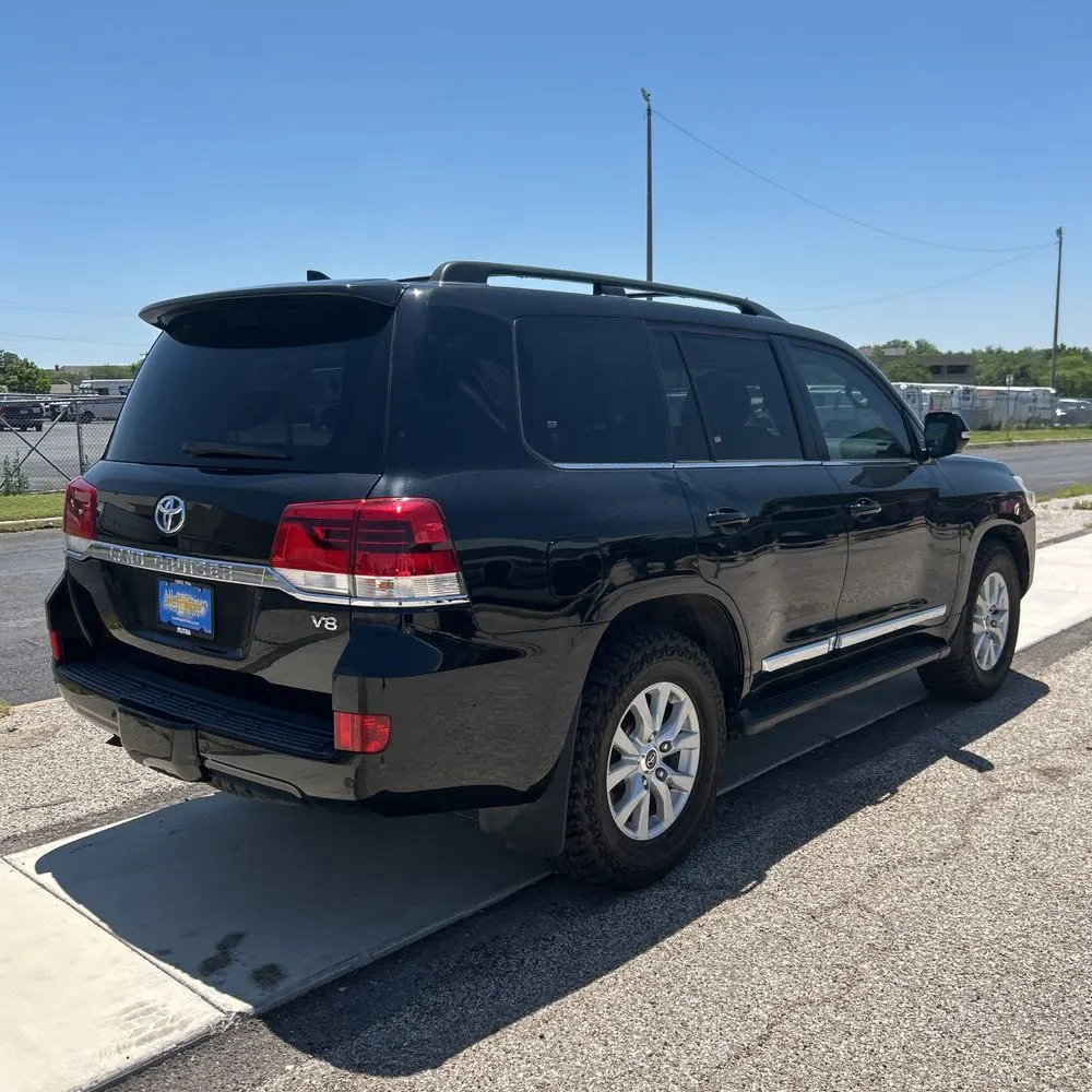 2016 Toyota Land Cruiser Base