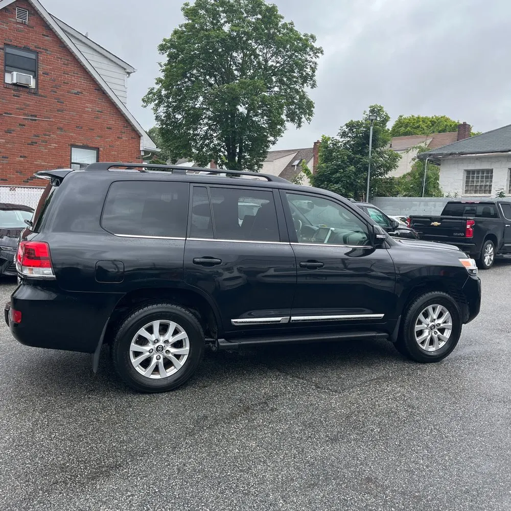 2017 Toyota Land Cruiser Base