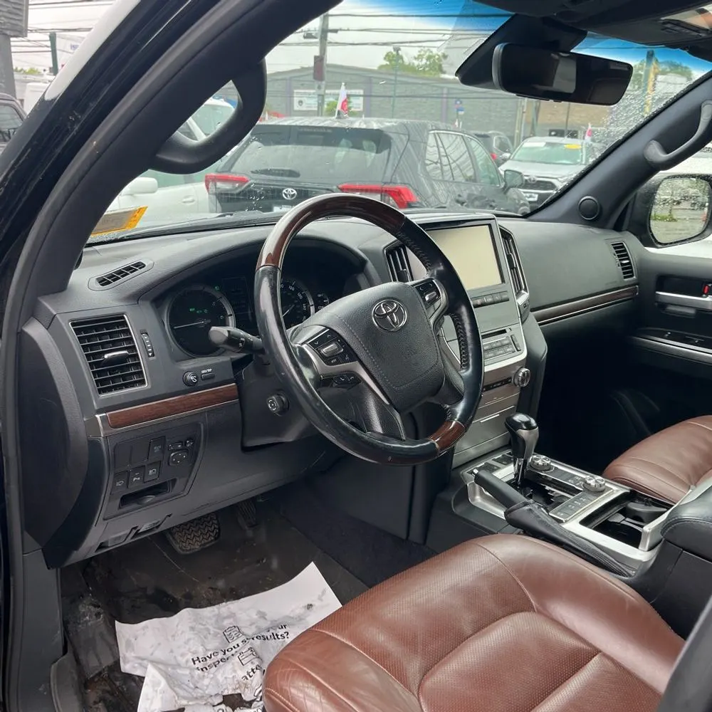 2017 Toyota Land Cruiser Base