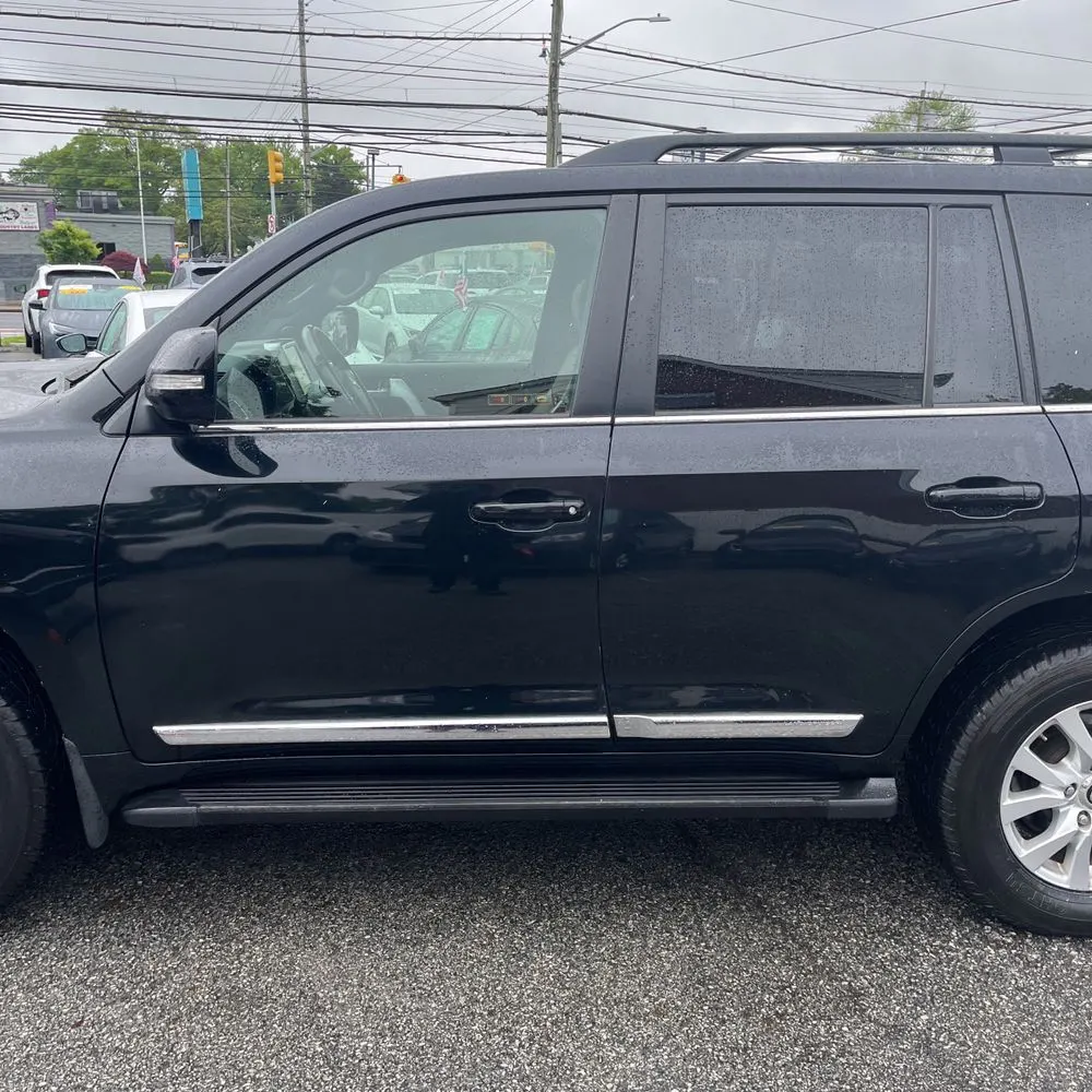 2017 Toyota Land Cruiser Base