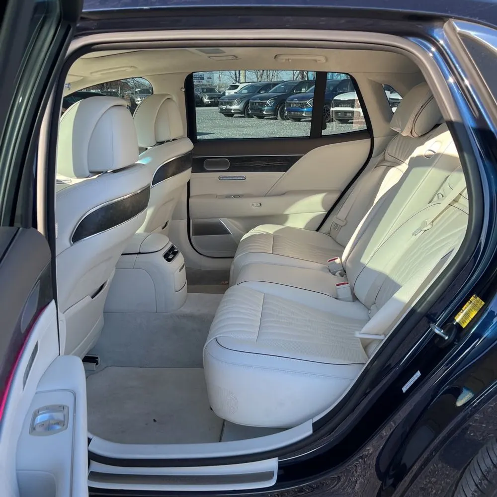 2023 Genesis G90 3.5T e-Supercharger
