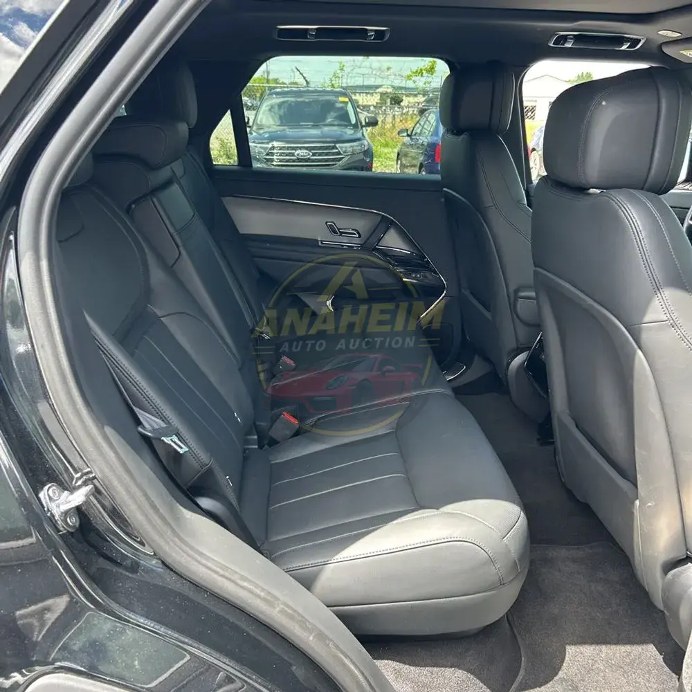 2025 Land Rover Range Rover Sport P360 SE