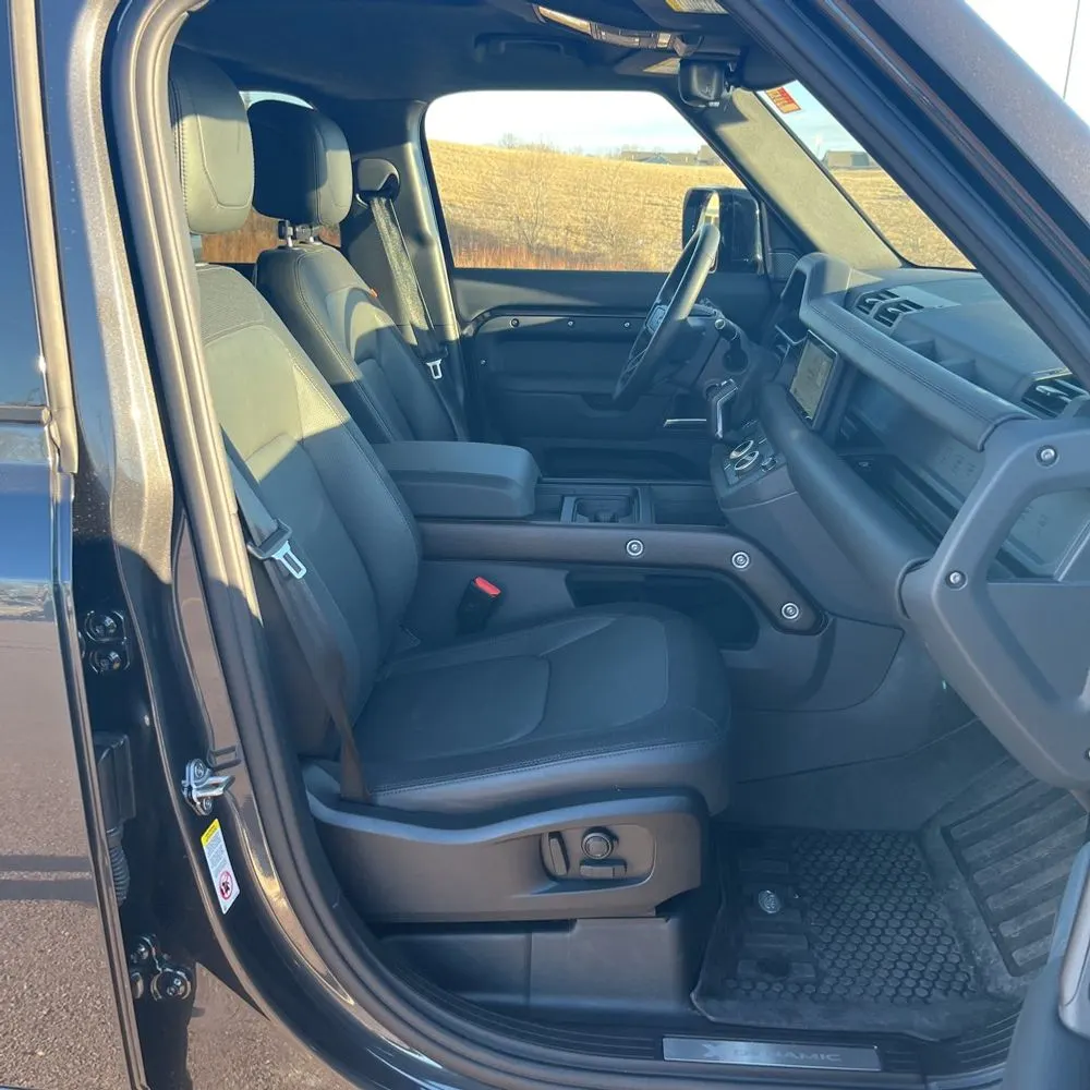 2024 Land Rover Defender 110 P400 X-Dynamic SE