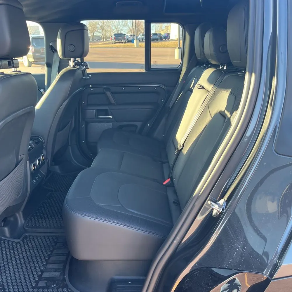 2024 Land Rover Defender 110 P400 X-Dynamic SE