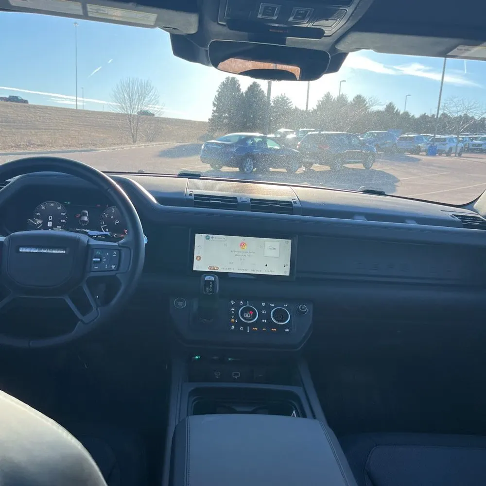 2024 Land Rover Defender 110 P400 X-Dynamic SE