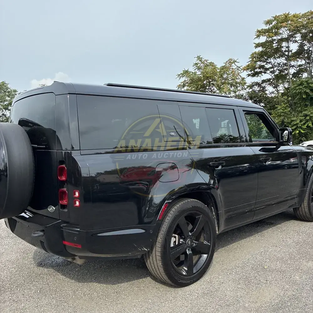 2023 Land Rover Defender 130 X-Dynamic SE