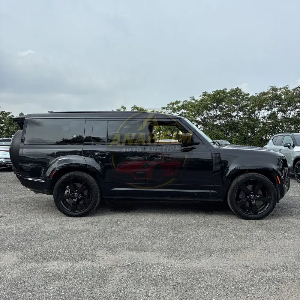 2023 Land Rover Defender 130 X-Dynamic SE