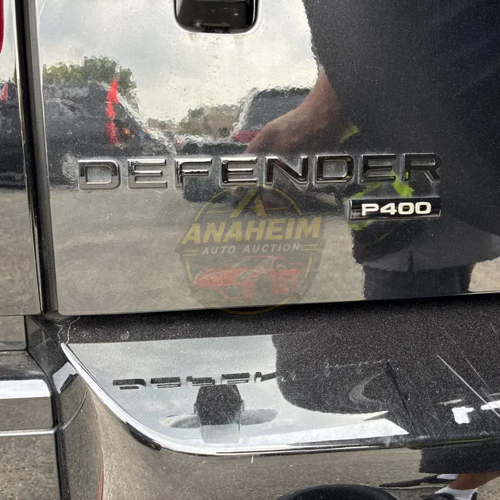 2023 Land Rover Defender 130 X-Dynamic SE