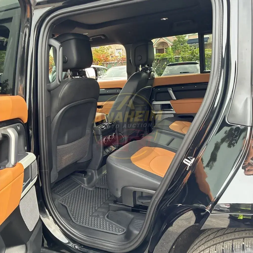 2023 Land Rover Defender 130 X-Dynamic SE