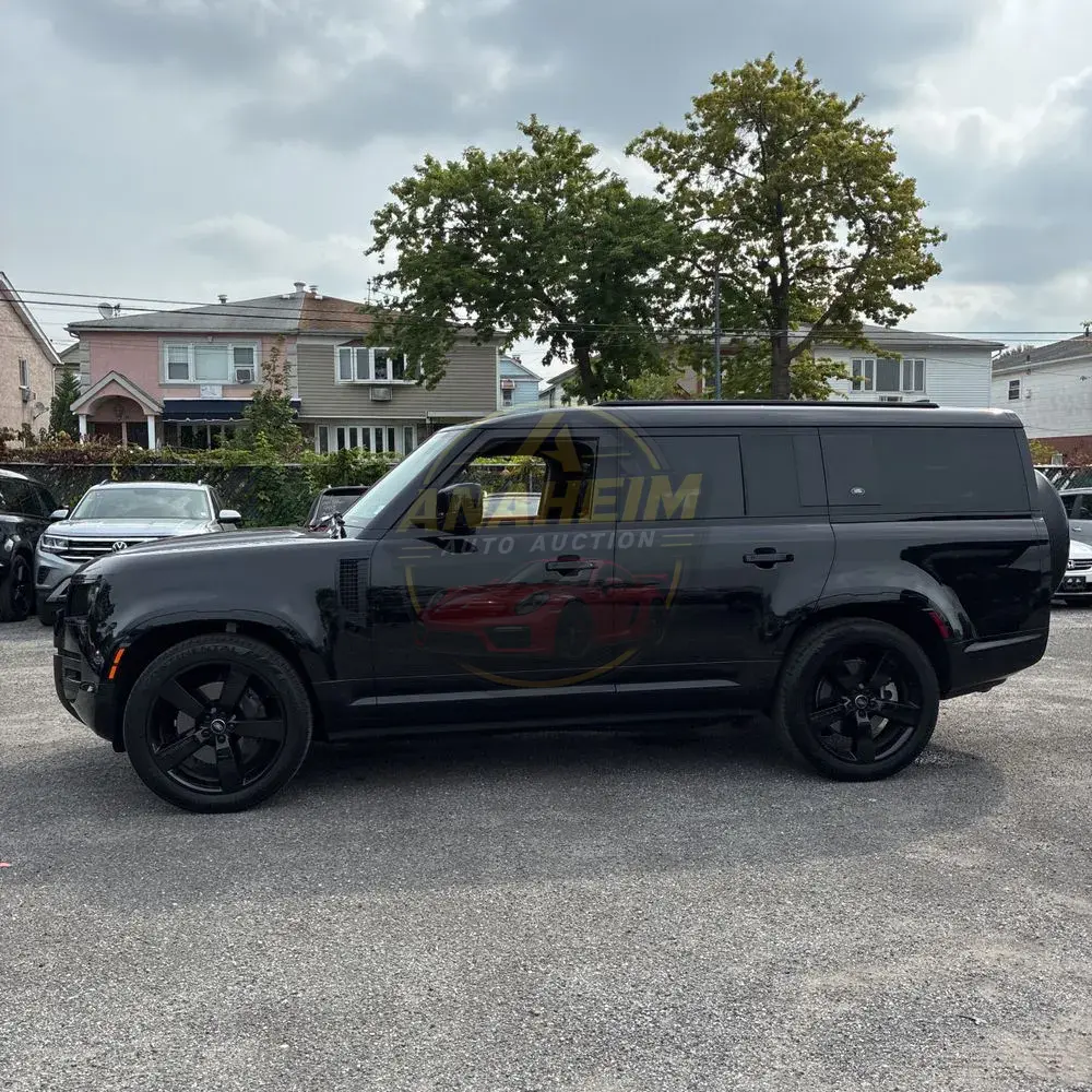 2023 Land Rover Defender 130 X-Dynamic SE