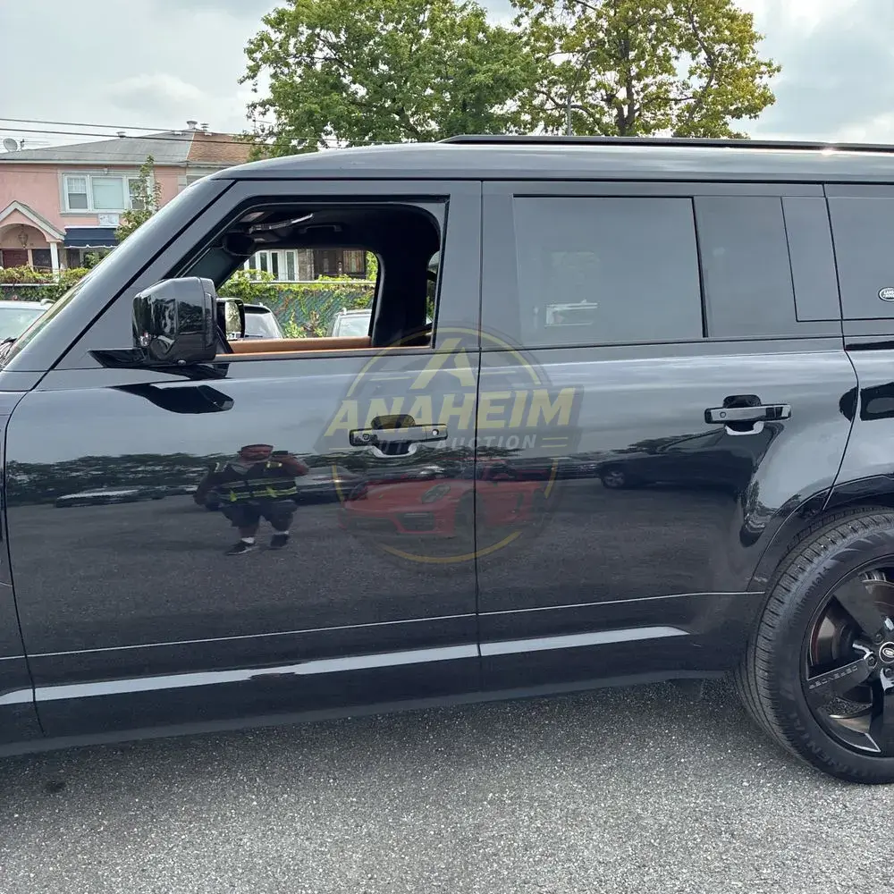 2023 Land Rover Defender 130 X-Dynamic SE