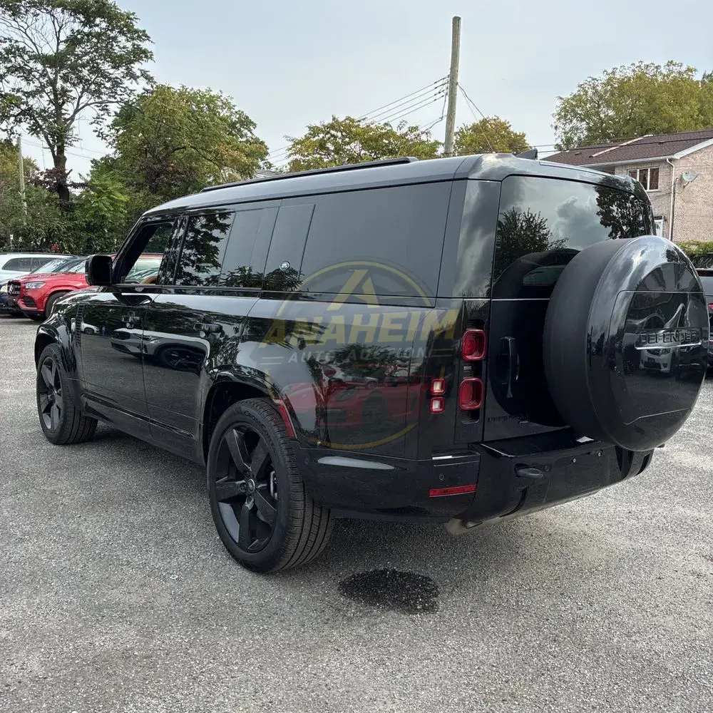 2023 Land Rover Defender 130 X-Dynamic SE
