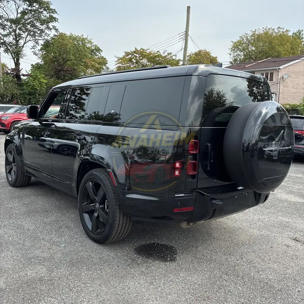 2023 Land Rover Defender 130 X-Dynamic SE
