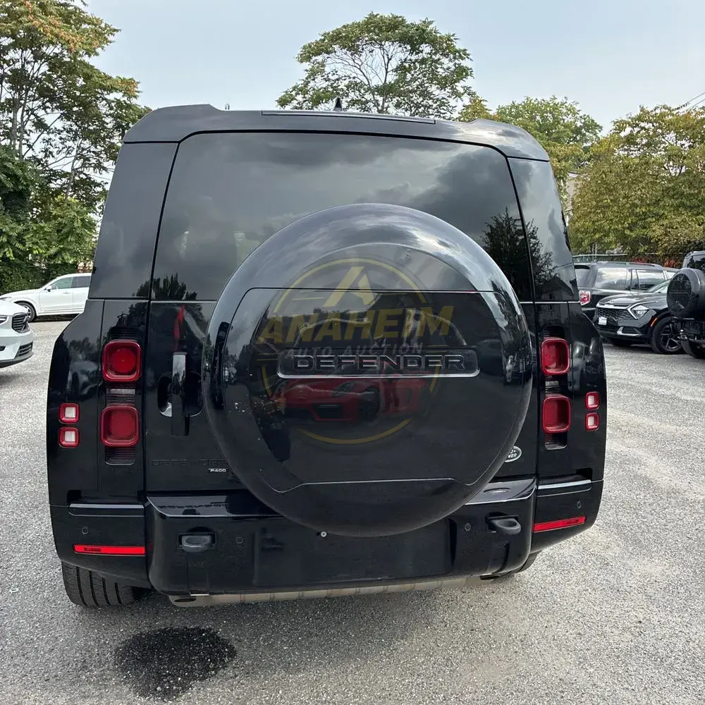 2023 Land Rover Defender 130 X-Dynamic SE