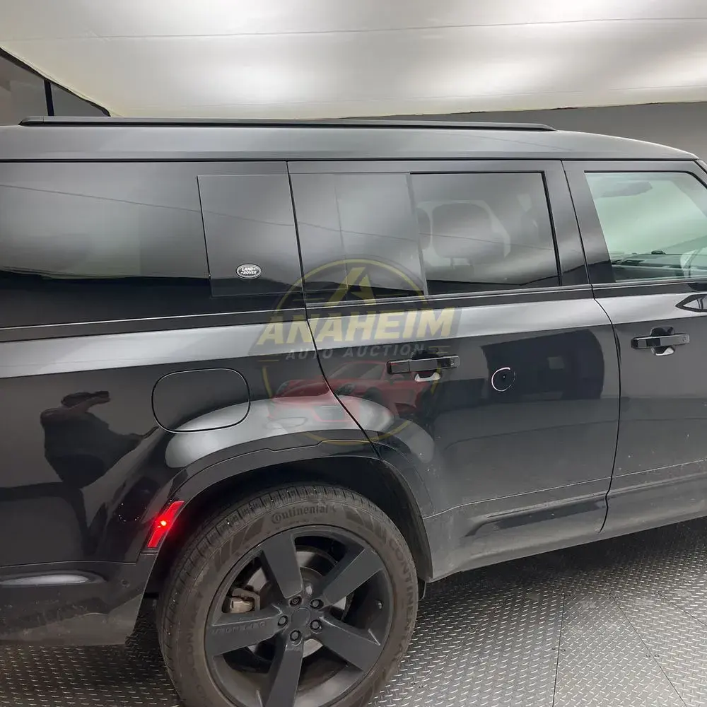2024 Land Rover Defender 130 P400 X-Dynamic SE