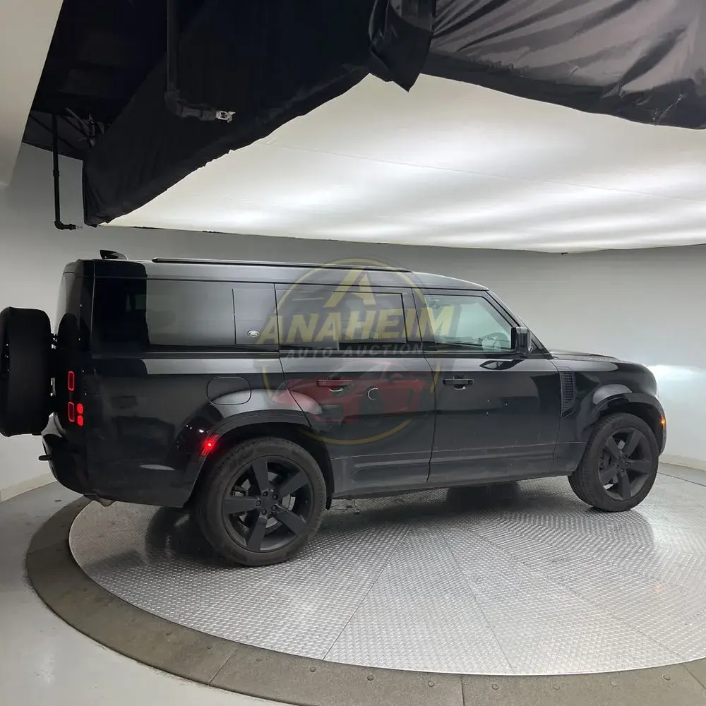 2024 Land Rover Defender 130 P400 X-Dynamic SE