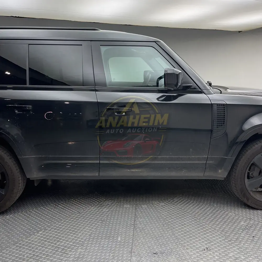 2024 Land Rover Defender 130 P400 X-Dynamic SE
