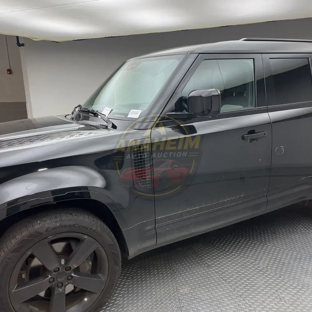 2024 Land Rover Defender 130 P400 X-Dynamic SE