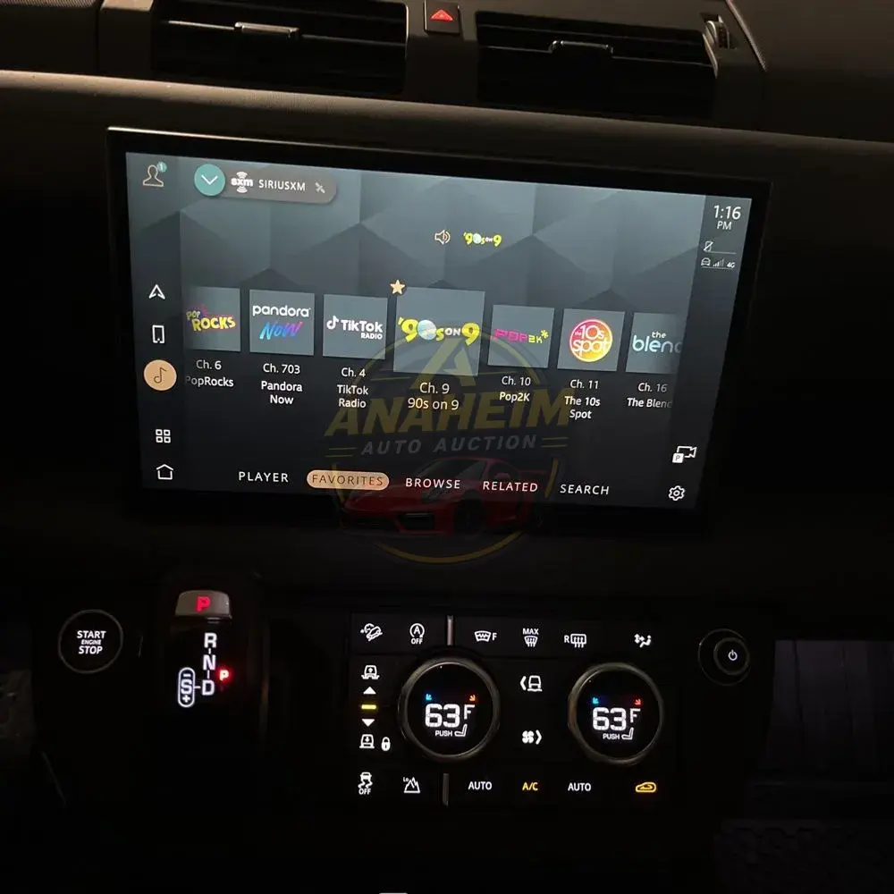 2024 Land Rover Defender 130 P400 X-Dynamic SE