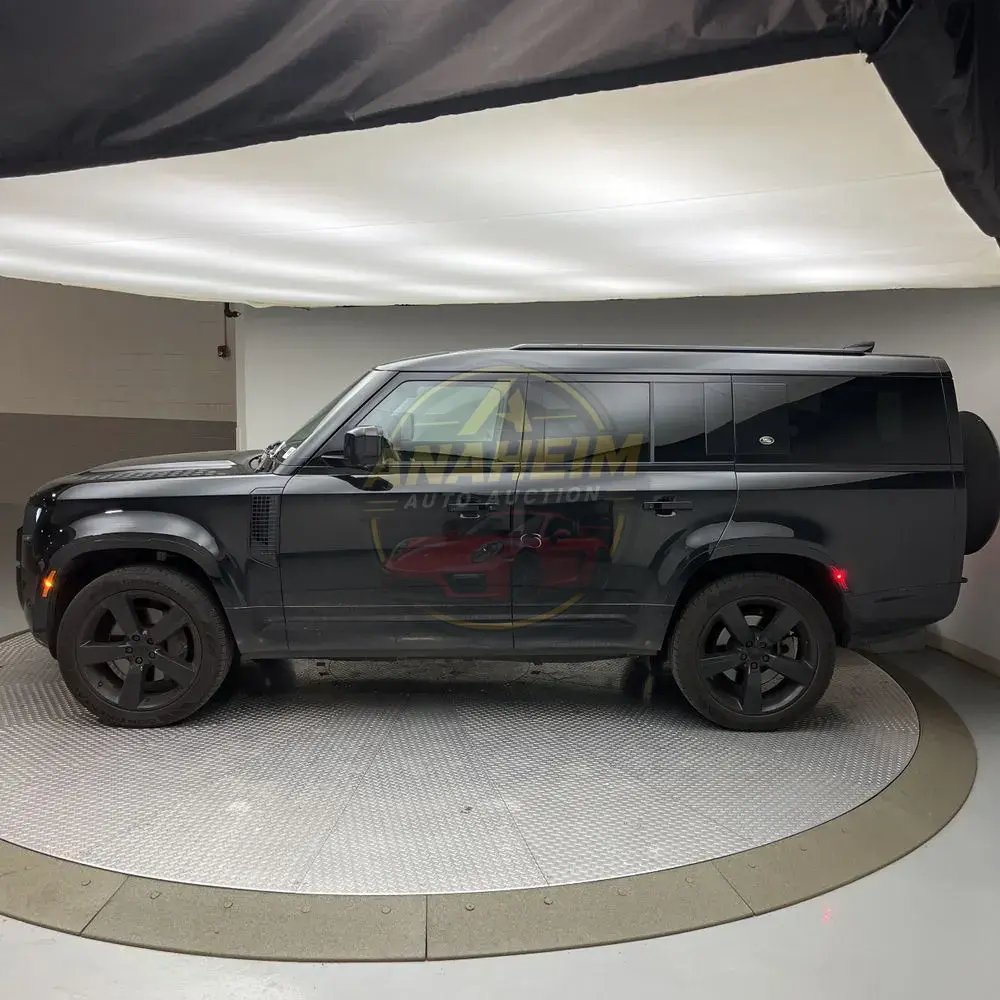2024 Land Rover Defender 130 P400 X-Dynamic SE