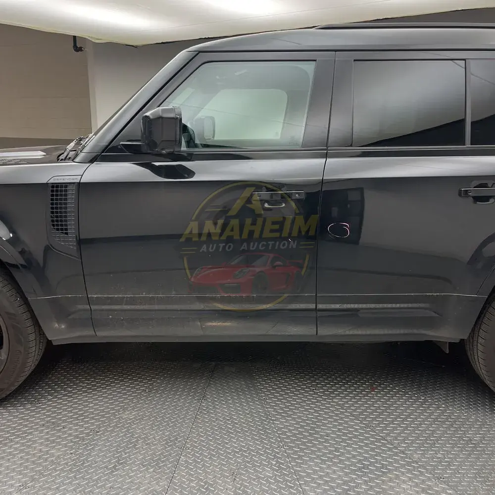 2024 Land Rover Defender 130 P400 X-Dynamic SE