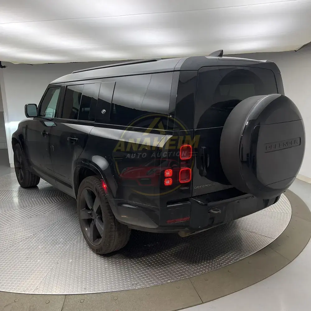 2024 Land Rover Defender 130 P400 X-Dynamic SE