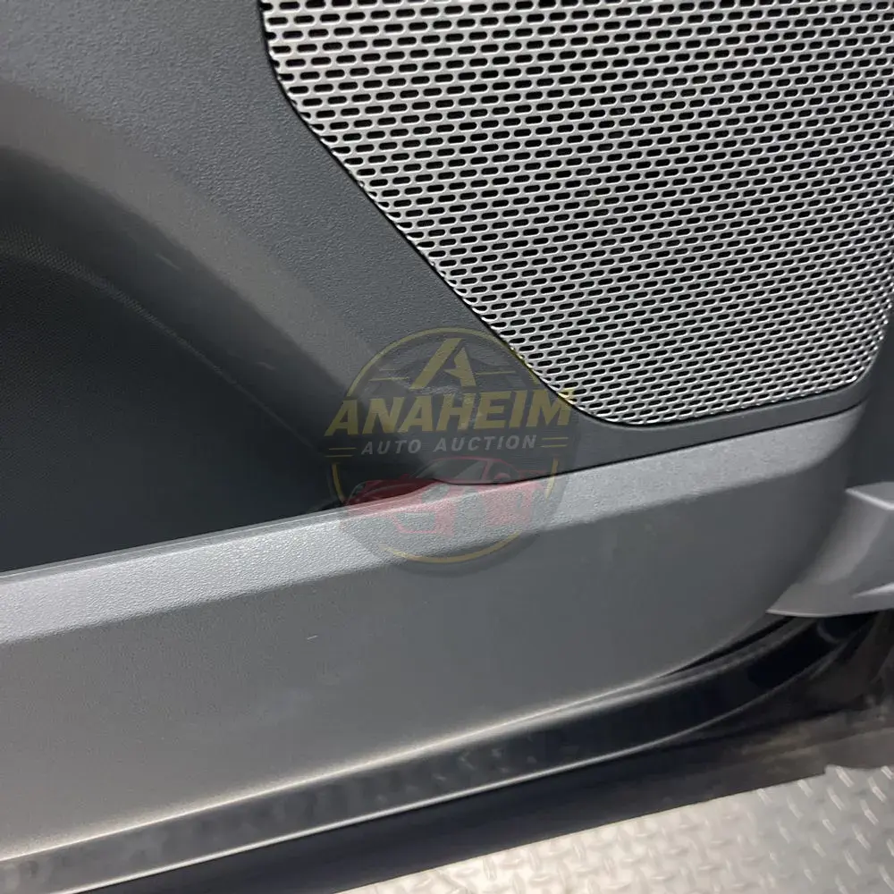 2024 Land Rover Defender 130 P400 X-Dynamic SE