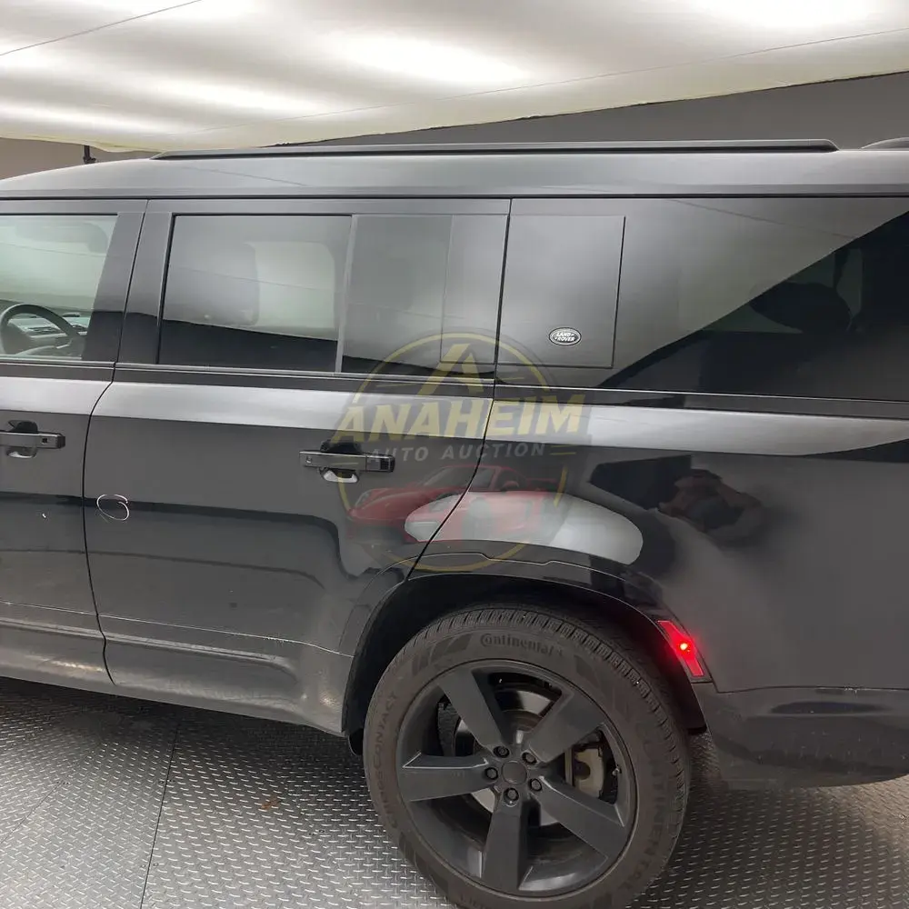 2024 Land Rover Defender 130 P400 X-Dynamic SE