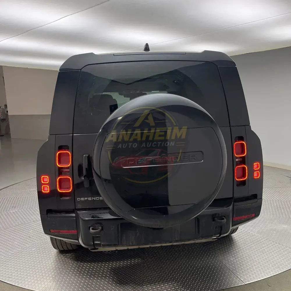 2024 Land Rover Defender 130 P400 X-Dynamic SE