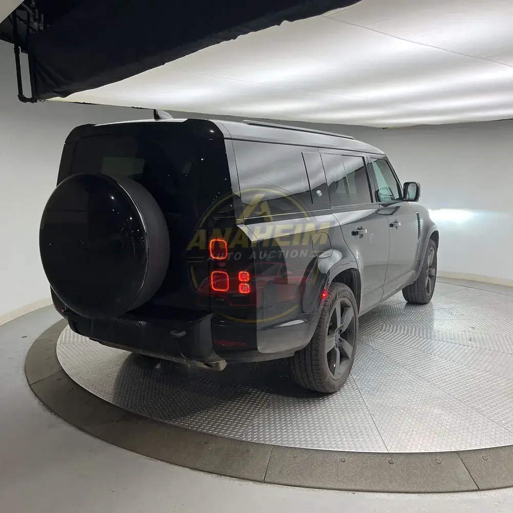 2024 Land Rover Defender 130 P400 X-Dynamic SE