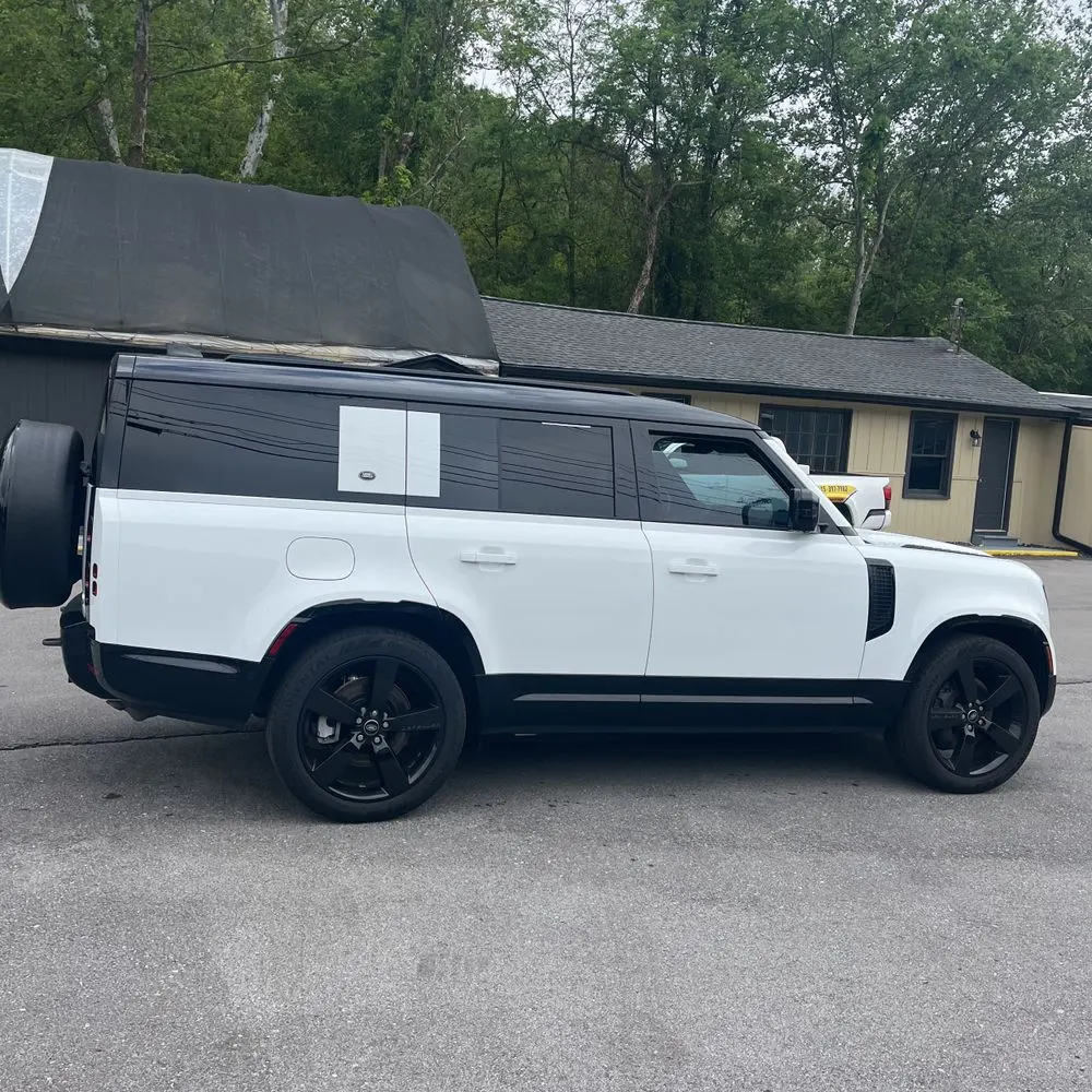 2023 Land Rover Defender 130 X-Dynamic SE