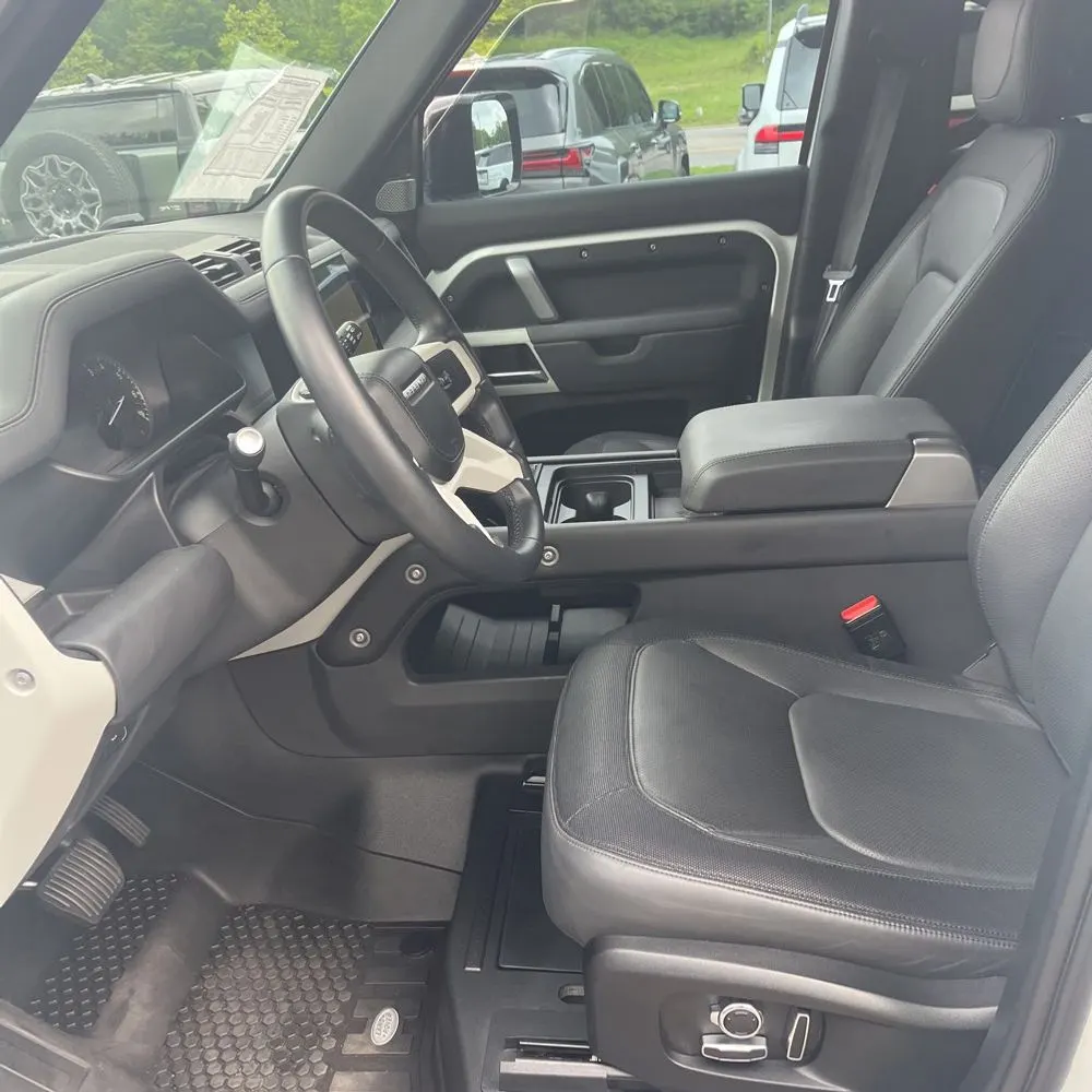 2023 Land Rover Defender 130 X-Dynamic SE
