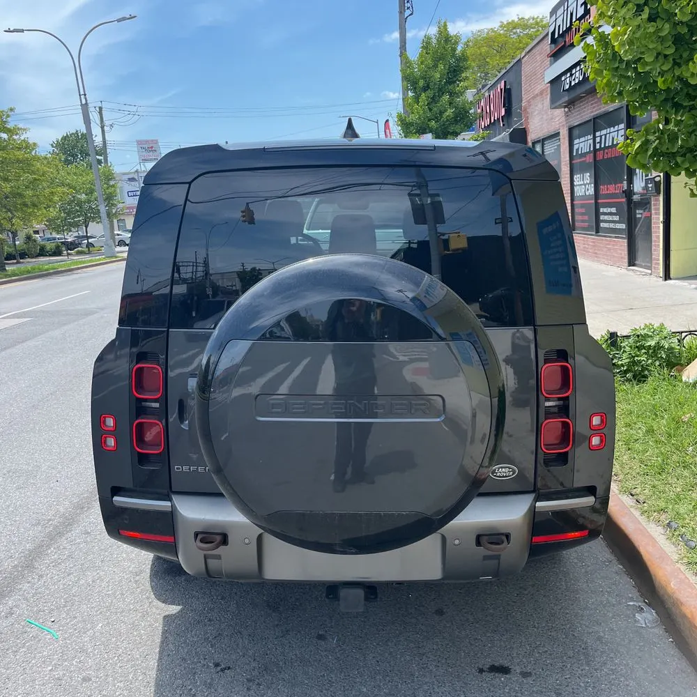 2023 Land Rover Defender 130 X-Dynamic SE