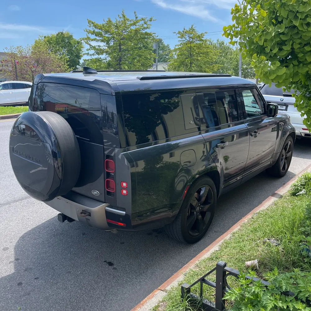 2023 Land Rover Defender 130 X-Dynamic SE