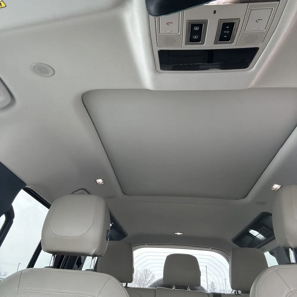 2024 Land Rover Defender 110 P300 S