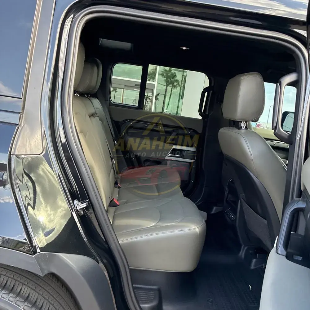 2023 Land Rover Defender 110 SE