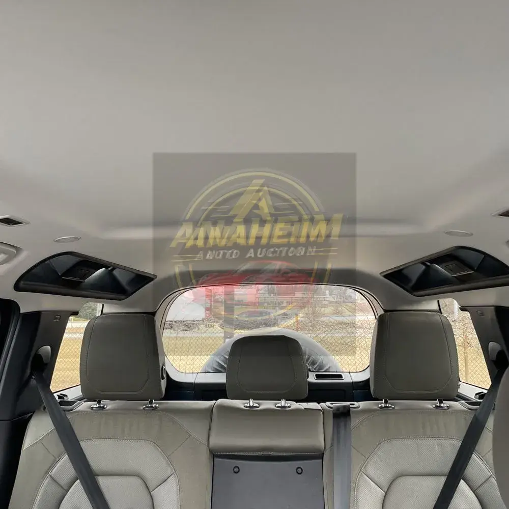 2020 Land Rover Defender 110 SE