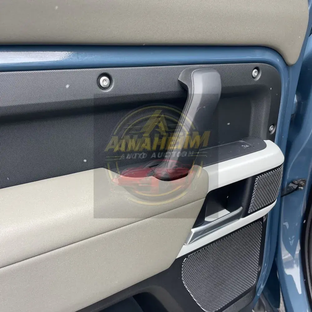 2020 Land Rover Defender 110 SE