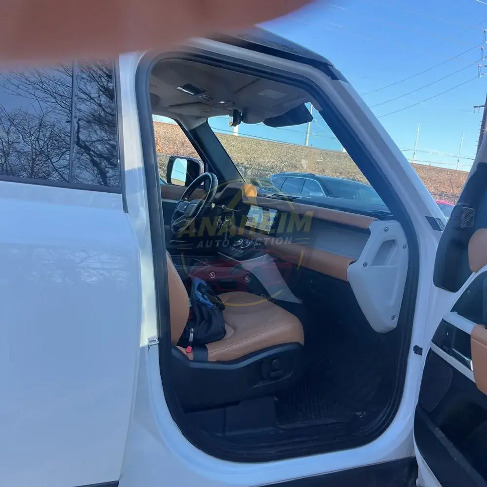 2023 Land Rover Defender 110 SE