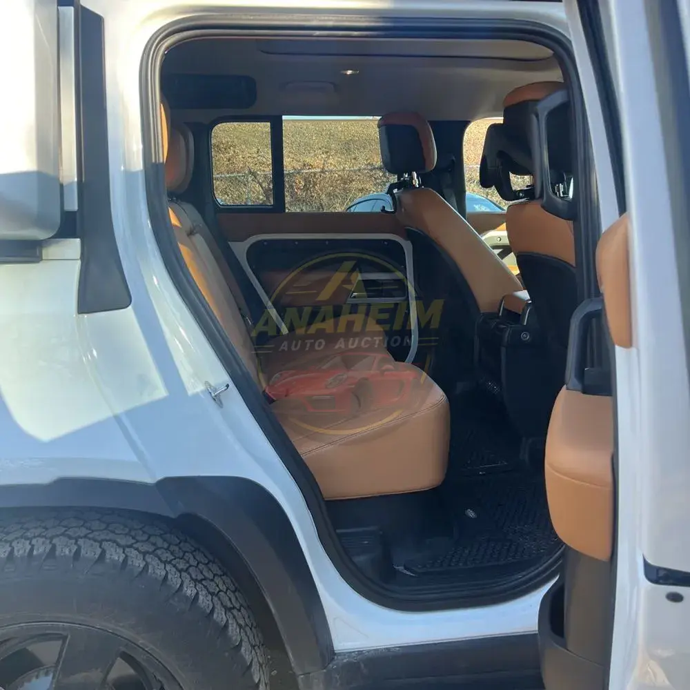 2023 Land Rover Defender 110 SE
