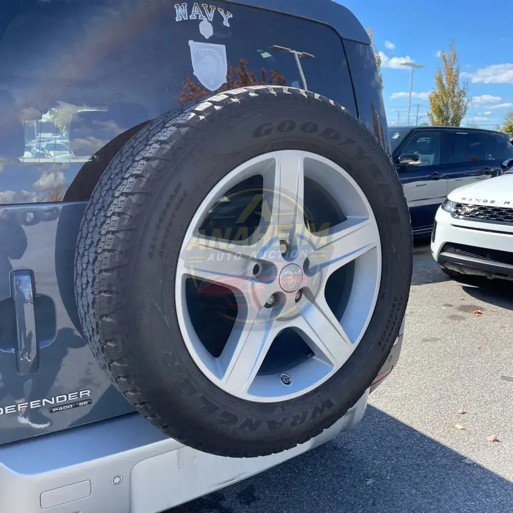 2020 Land Rover Defender 110 SE