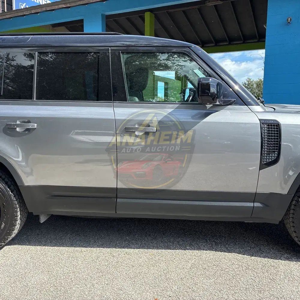 2021 Land Rover Defender 110 SE