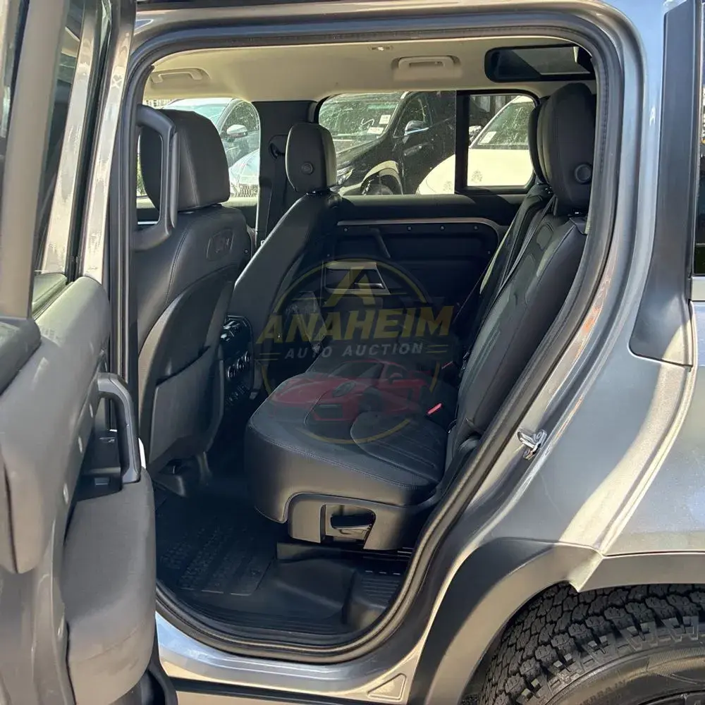 2021 Land Rover Defender 110 SE